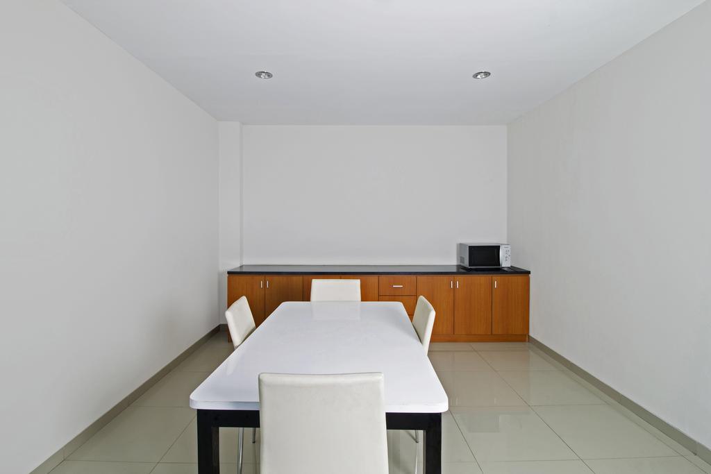 Reddoorz Plus @ Setiabudi Tengah Jakarta Exterior foto