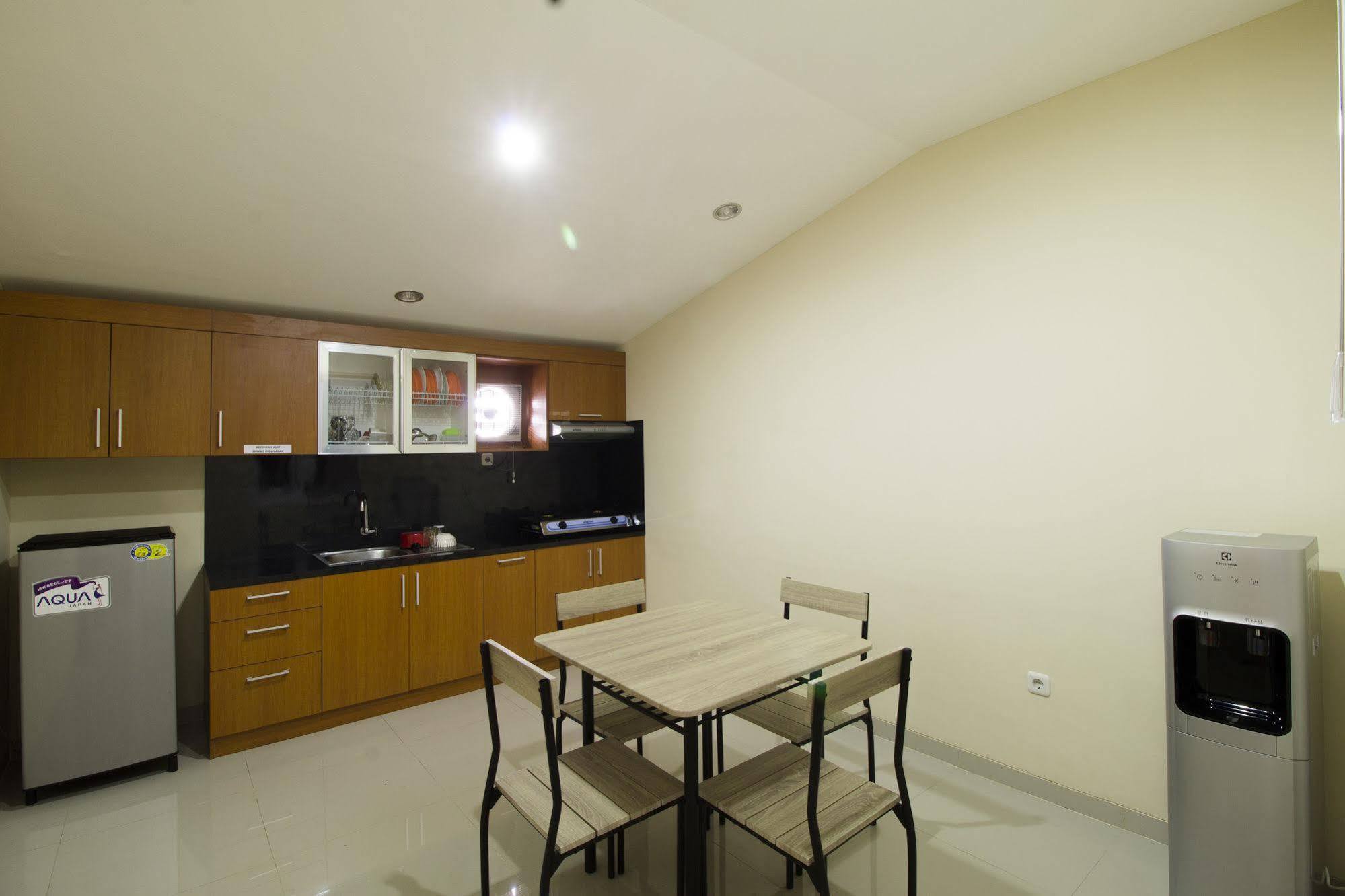 Reddoorz Plus @ Setiabudi Tengah Jakarta Exterior foto