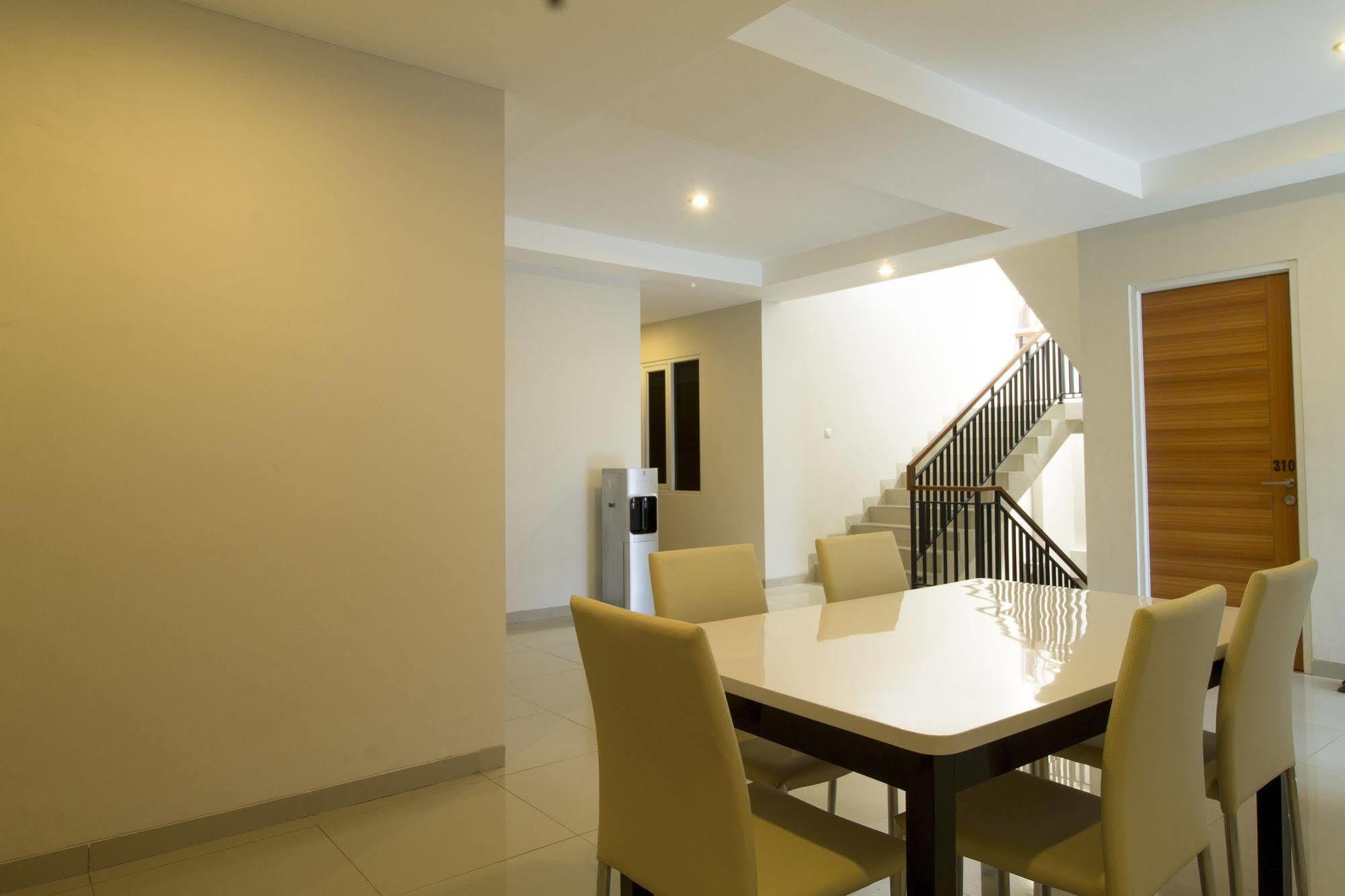 Reddoorz Plus @ Setiabudi Tengah Jakarta Exterior foto